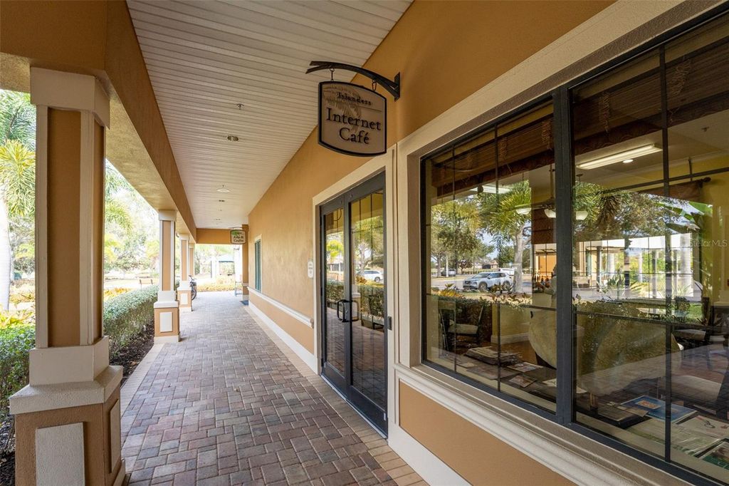 Image 62 of property listing at 304 SILVER FALLS DRIVE, Apollo Beach, FL 33572