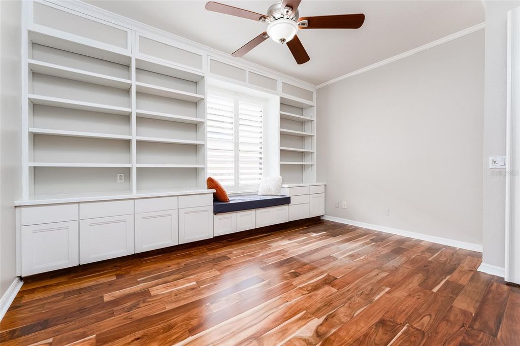 Image 8 of property listing at 304 SILVER FALLS DRIVE, Apollo Beach, FL 33572