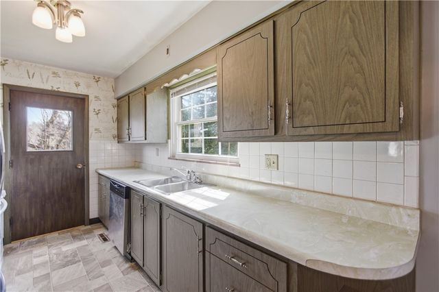 64 Harmon Creek Rd, Smith, PA 15021