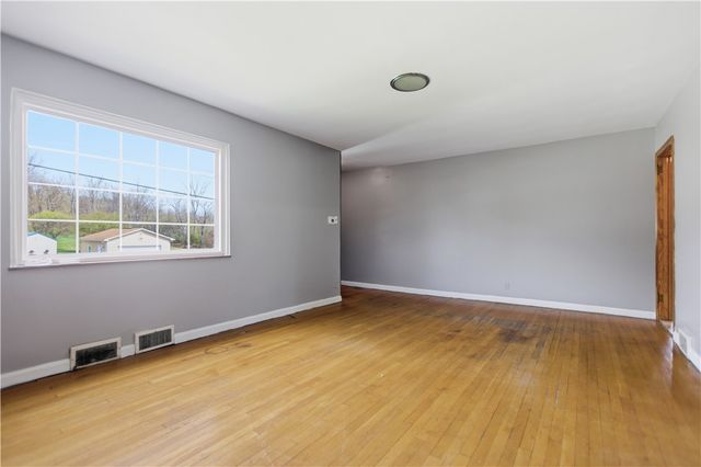 64 Harmon Creek Rd, Smith, PA 15021