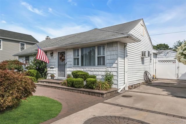 20 Jamaica Avenue, Plainview, NY 11803