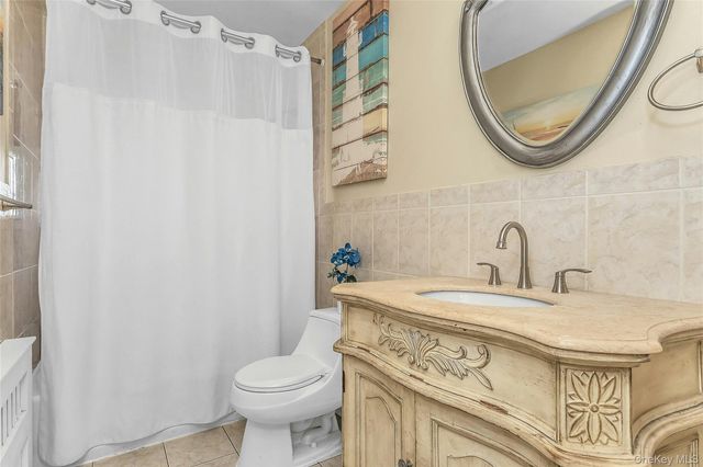 20 Jamaica Avenue, Plainview, NY 11803