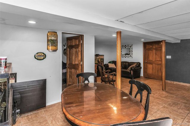 20 Jamaica Avenue, Plainview, NY 11803