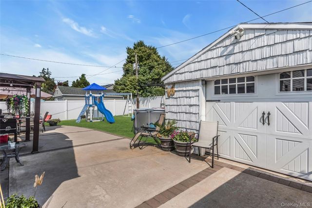 20 Jamaica Avenue, Plainview, NY 11803
