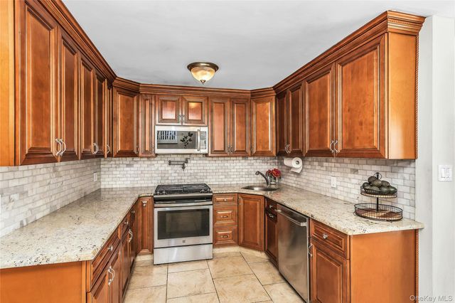 20 Jamaica Avenue, Plainview, NY 11803