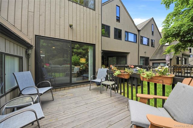 11 Rockhagen Road, Thornwood, NY 10594