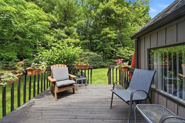 11 Rockhagen Road, Thornwood, NY 10594