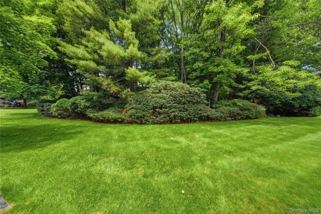 11 Rockhagen Road, Thornwood, NY 10594