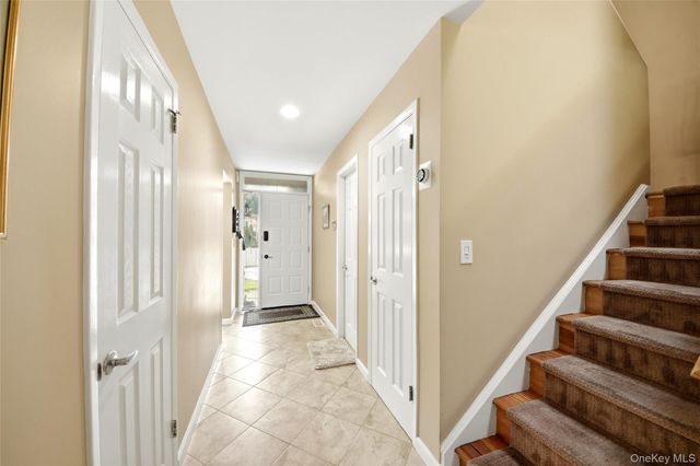 11 Rockhagen Road, Thornwood, NY 10594