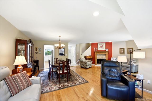 11 Rockhagen Road, Thornwood, NY 10594