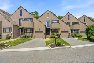 11 Rockhagen Road, Thornwood, NY 10594