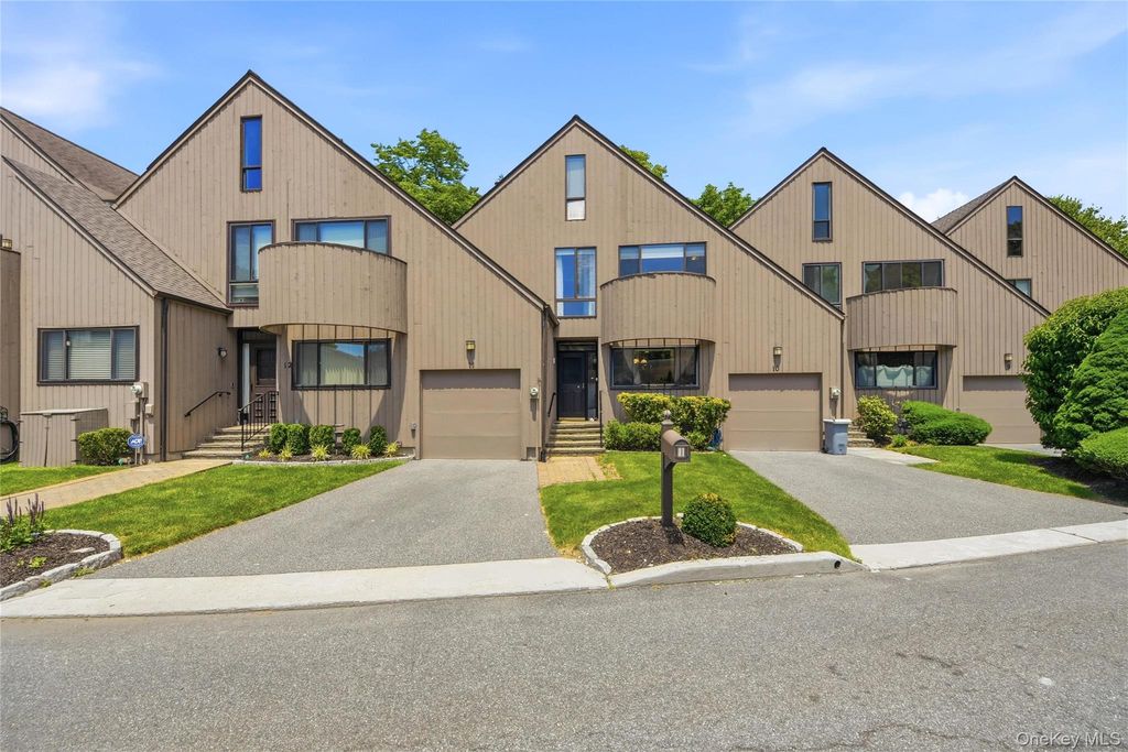 11 Rockhagen Road, Thornwood, NY 10594