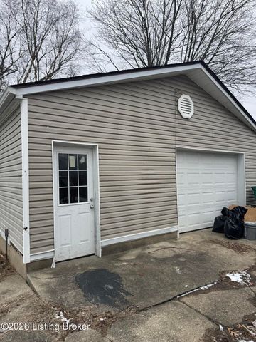 4910 Ranchland Dr, Louisville, KY 40216