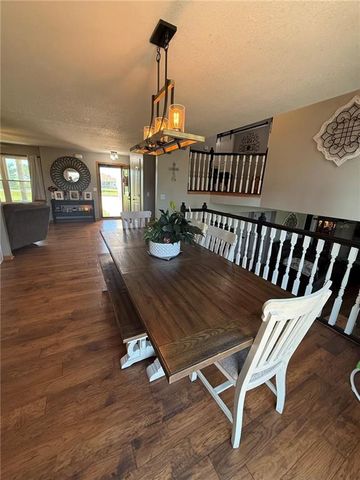 15200 Roger Road, Leavenworth, KS 66048