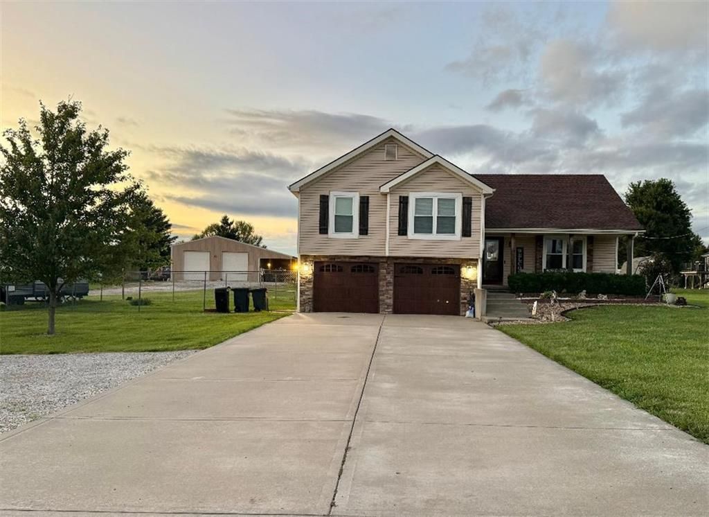 15200 Roger Road, Leavenworth, KS 66048