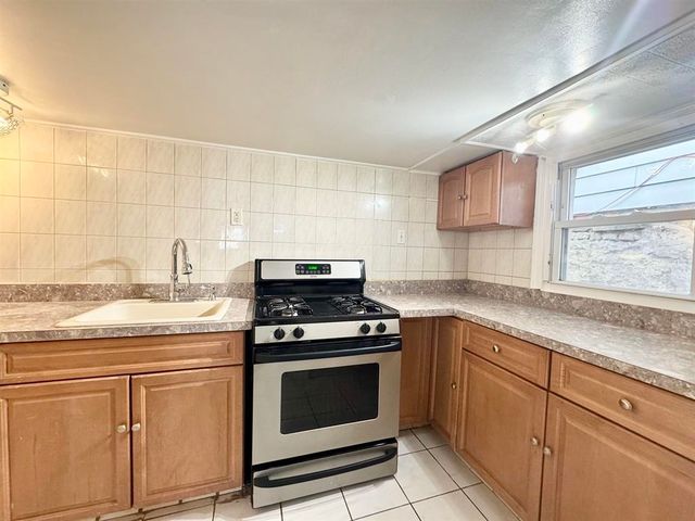 9005 DURHAM AVE, North Bergen, NJ 07047