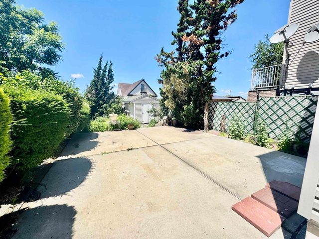 9005 DURHAM AVE, North Bergen, NJ 07047