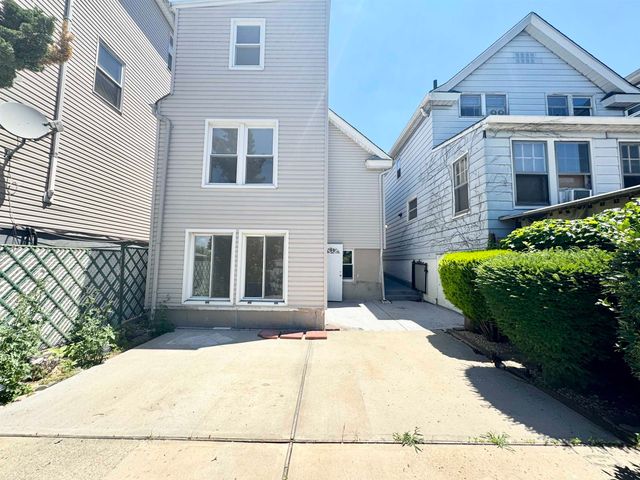 9005 DURHAM AVE, North Bergen, NJ 07047