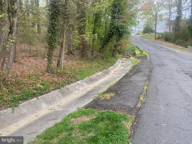 5202 WOODLAND BLVD, Oxon Hill, MD 20745