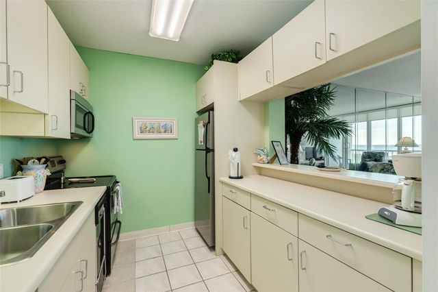 1401 E Beach Drive 212, Galveston, TX 77550