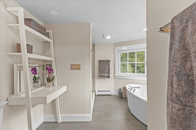 15 Essex Highlands, Essex, VT 05452