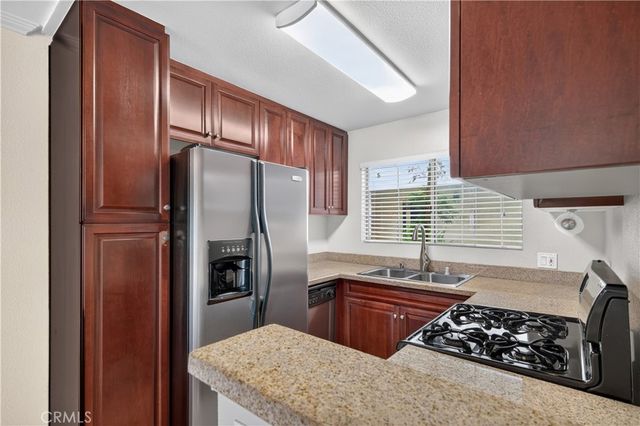 5520 Owensmouth Avenue 117, Woodland Hills, CA 91367