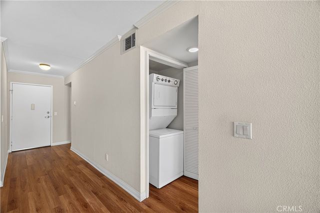 5520 Owensmouth Avenue 117, Woodland Hills, CA 91367