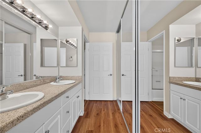5520 Owensmouth Avenue 117, Woodland Hills, CA 91367