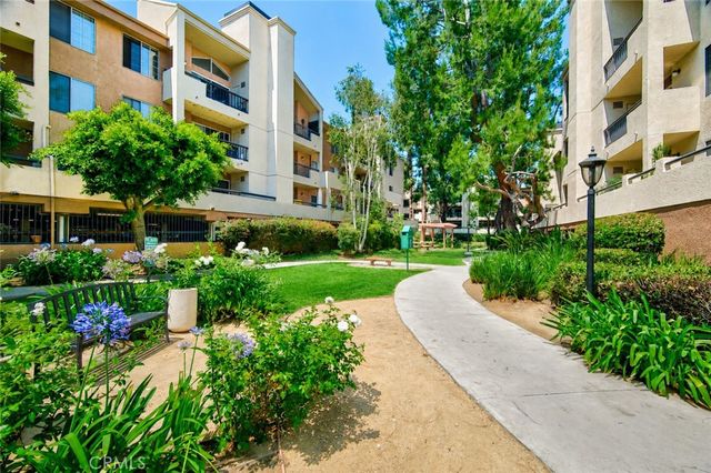 5520 Owensmouth Avenue 117, Woodland Hills, CA 91367