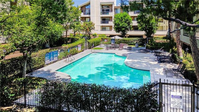 5520 Owensmouth Avenue 117, Woodland Hills, CA 91367