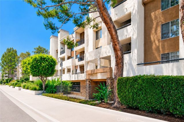 5520 Owensmouth Avenue 117, Woodland Hills, CA 91367