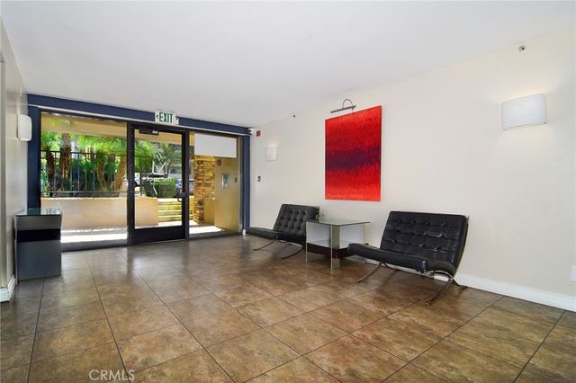 5520 Owensmouth Avenue 117, Woodland Hills, CA 91367