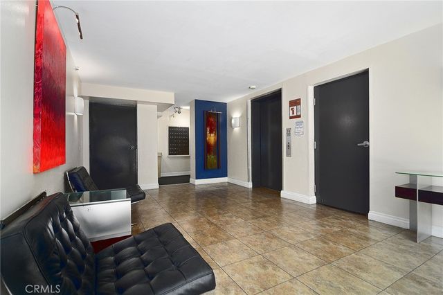 5520 Owensmouth Avenue 117, Woodland Hills, CA 91367