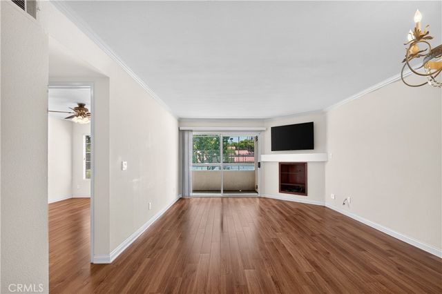 5520 Owensmouth Avenue 117, Woodland Hills, CA 91367