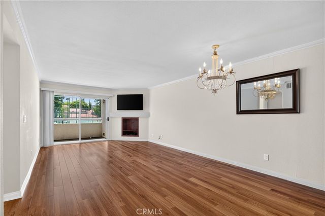 5520 Owensmouth Avenue 117, Woodland Hills, CA 91367