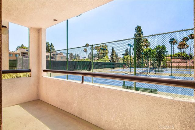 5520 Owensmouth Avenue 117, Woodland Hills, CA 91367