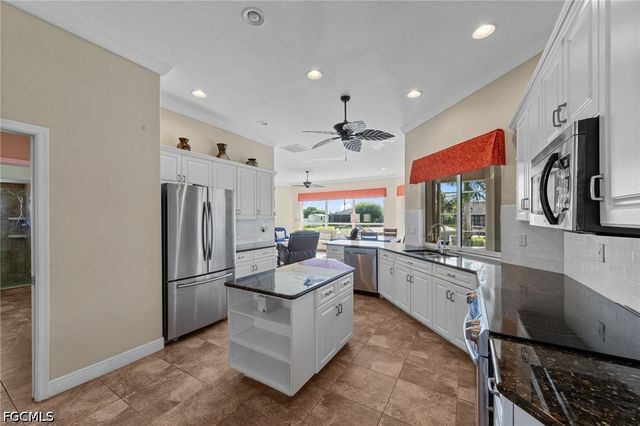 3733 SE 12th PL, Cape Coral, FL 33904