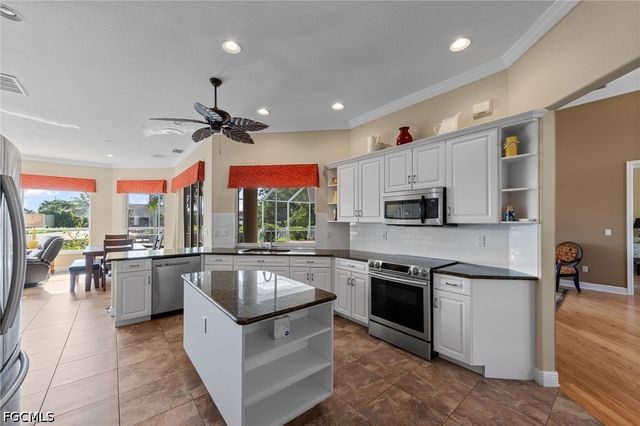 3733 SE 12th PL, Cape Coral, FL 33904