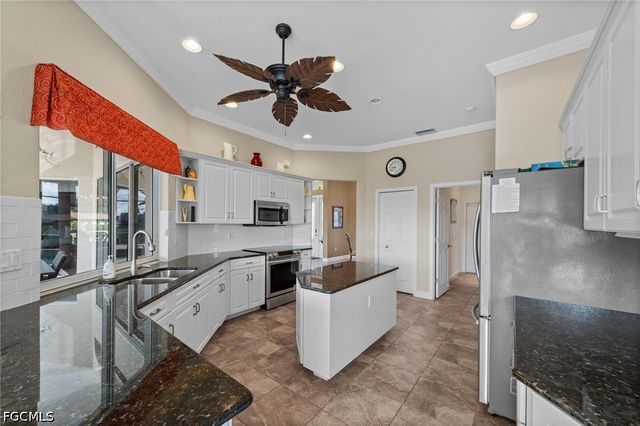 3733 SE 12th PL, Cape Coral, FL 33904