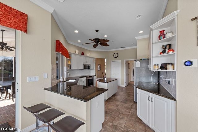 3733 SE 12th PL, Cape Coral, FL 33904