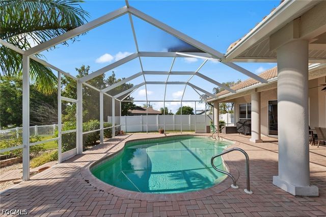 3733 SE 12th PL, Cape Coral, FL 33904
