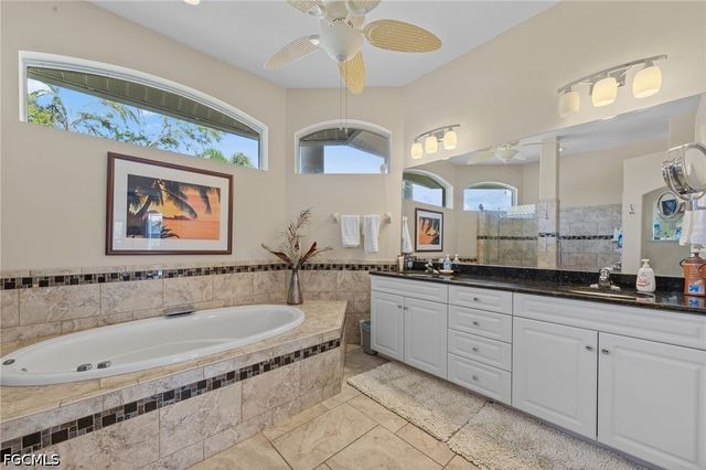 3733 SE 12th PL, Cape Coral, FL 33904