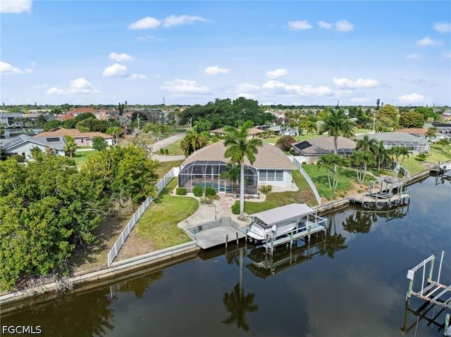 3733 SE 12th PL, Cape Coral, FL 33904