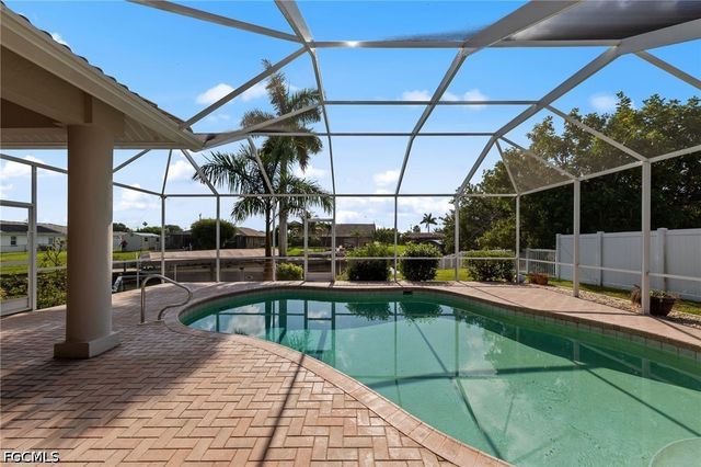 3733 SE 12th PL, Cape Coral, FL 33904