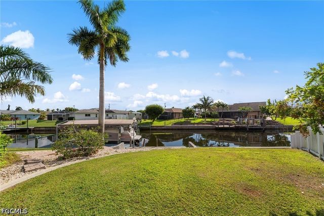 3733 SE 12th PL, Cape Coral, FL 33904