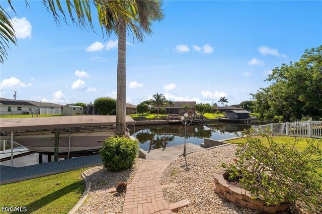3733 SE 12th PL, Cape Coral, FL 33904