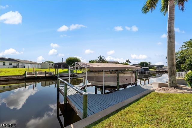 3733 SE 12th PL, Cape Coral, FL 33904