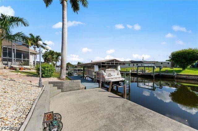 3733 SE 12th PL, Cape Coral, FL 33904