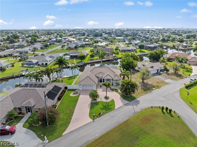 3733 SE 12th PL, Cape Coral, FL 33904