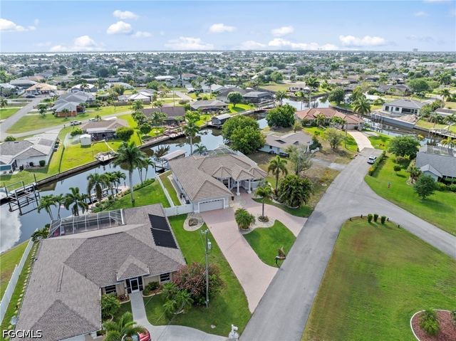 3733 SE 12th PL, Cape Coral, FL 33904